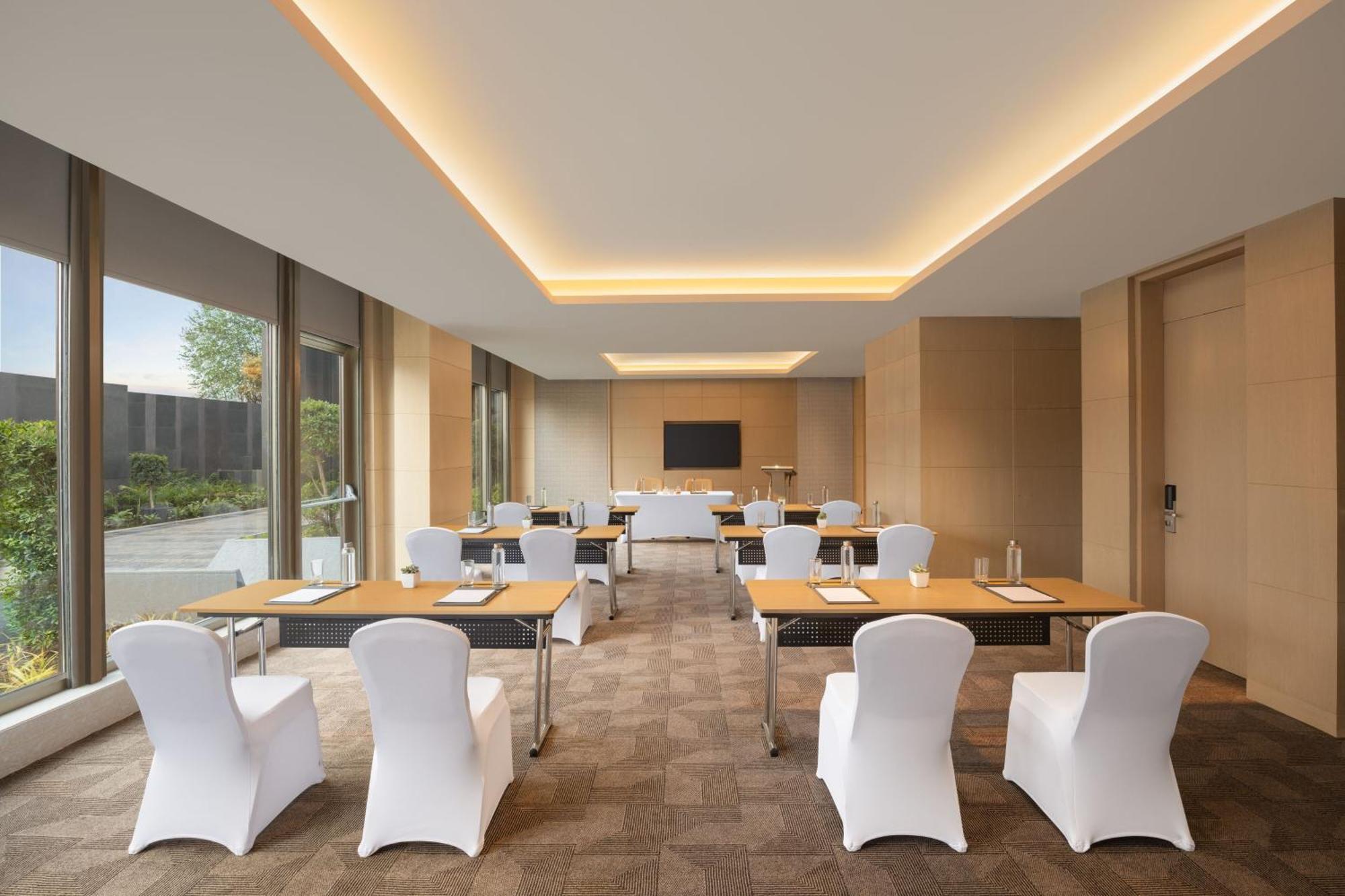 Courtyard By Marriott Shillong Hotel Exterior foto